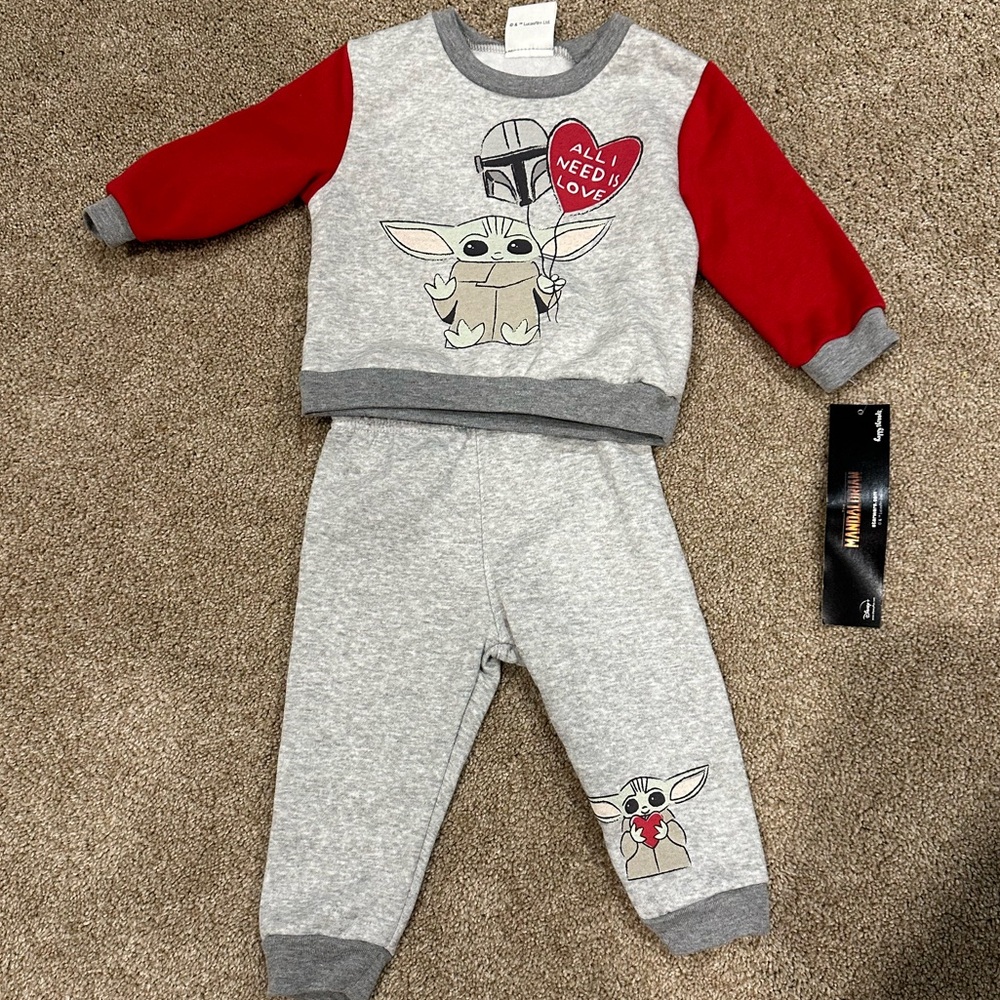 NWT Star Wars Mandalorian Baby Yoda Set